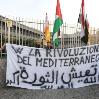 Foto Nicoloro G. 04/03/2011 Milano Manifestazione in piazza Loreto con corteo di un centinaio di immigrati libici contro il regime di Gheddafi a cui hanno partecipato anche immigrati tunisini ed egiziani. nella foto Manifestanti con grande striscione