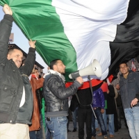Foto Nicoloro G. 04/03/2011 Milano Manifestazione in piazza Loreto con corteo di un centinaio di immigrati libici contro il regime di Gheddafi a cui hanno partecipato anche immigrati tunisini ed egiziani. nella foto Manifestanti con altoparlante e bandiere