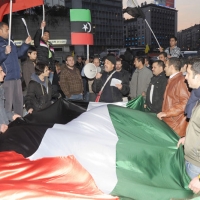 Foto Nicoloro G. 04/03/2011 Milano Manifestazione in piazza Loreto con corteo di un centinaio di immigrati libici contro il regime di Gheddafi a cui hanno partecipato anche immigrati tunisini ed egiziani. nella foto Manifestanti con altoparlante e una grande bandiera