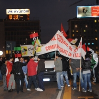 Foto Nicoloro G. 04/03/2011 Milano Manifestazione in piazza Loreto con corteo di un centinaio di immigrati libici contro il regime di Gheddafi a cui hanno partecipato anche immigrati tunisini ed egiziani. nella foto Manifestanti con striscioni e bandiere