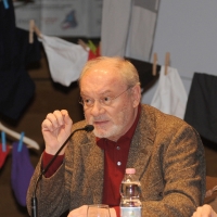 Foto Nicoloro G. 12/02/2011 Milano Al teatro Dal Verme manifestazione promossa da Giuliano Ferrara " In mutande ma vivi " contro " i nuovi puritani " e in difesa del premier Berlusconi. nella foto Piero Ostellino