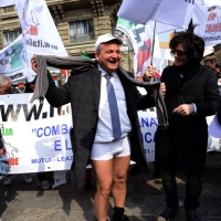 Foto Nicoloro G. 11/03/2014  Milano   Manifestazione promossa dall' ALT, " Associazione legge uguale per tutti " contro Equitalia, al grido " ci hanno ridotto in mutande ". nella foto Luca Miatton, presidente dell' ALT, Associazione legge uguale per tutti.