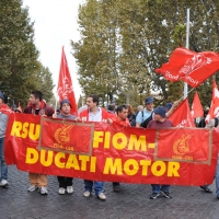 Foto Nicoloro G.  16/10/2010 Roma  Manifestazione nazionale Fiom-CGIL con cortei e comizio finale in piazza San Giovanni. nella foto Manifestanti del corteo del nord-Italia