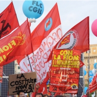 Foto Nicoloro G.  16/10/2010 Roma  Manifestazione nazionale Fiom-CGIL con cortei e comizio finale in piazza San Giovanni. nella foto Bandiere e striscioni in piazza San Giovanni