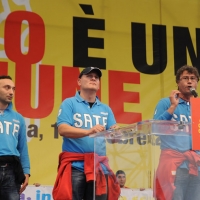 Foto Nicoloro G.  16/10/2010 Roma  Manifestazione nazionale Fiom-CGIL con cortei e comizio finale in piazza San Giovanni. nella foto Tre operai della Fiat Sata di Melfi