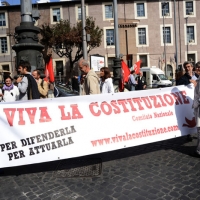 Foto Nicoloro G. 12/10/2013 Roma Manifestazione nazionale in difesa della Costituzione, ” La via maestra “, organizzata dalla FIOM. nella foto Uno striscione  