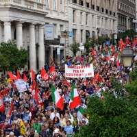 Foto Nicoloro G. 12/10/2013 Roma Manifestazione nazionale in difesa della Costituzione, ” La via maestra “, organizzata dalla FIOM. nella foto Il corteo  