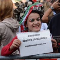 Foto Nicoloro G. 12/10/2013 Roma Manifestazione nazionale in difesa della Costituzione, ” La via maestra “, organizzata dalla FIOM. nella foto Una manifestante