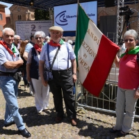 Foto Nicoloro G. 02/06/2013 Bologna Manifestazione in difesa della Costituzione organizzata da " Libertà e Giustizia " dal titolo " Non è cosa vostra ". nella foto Manifestanti 