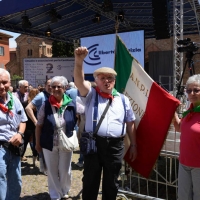 Foto Nicoloro G. 02/06/2013 Bologna Manifestazione in difesa della Costituzione organizzata da " Libertà e Giustizia " dal titolo " Non è cosa vostra ". nella foto Manifestanti 