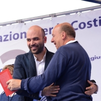Foto Nicoloro G. 02/06/2013 Bologna Manifestazione in difesa della Costituzione organizzata da " Libertà e Giustizia " dal titolo " Non è cosa vostra ". nella foto Foto Nicoloro G. 02/06/2013 Bologna Manifestazione in difesa della Costituzione organizzata da " Libertà e Giustizia " dal titolo " Non è cosa vostra ". nella foto Roberto Saviano – Gustavo Zagrebelsky