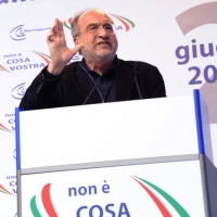Foto Nicoloro G. 02/06/2013 Bologna Manifestazione in difesa della Costituzione organizzata da " Libertà e Giustizia " dal titolo " Non è cosa vostra ". nella foto Beppe Giulietti