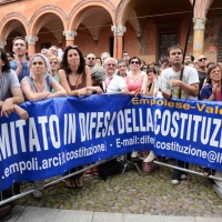 Foto Nicoloro G. 02/06/2013 Bologna Manifestazione in difesa della Costituzione organizzata da " Libertà e Giustizia " dal titolo " Non è cosa vostra ". nella foto Manifestanti e striscione 