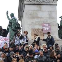 Foto Nicoloro G. 13/02/2011 Milano Manifestazione delle donne \" Se non ora quando ? \" per la dignita\' del soggetto donna e contro Berlusconi. nella foto Piazza Cairoli gremita all\'inverosimile