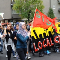 Foto Nicoloro G. 14/10/2011 Milano Manifestazione con corteo dei collettivi studenteschi al grido ” Salviamo la scuola no le banche “. nella foto Lungo il corteo