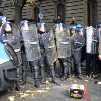 Foto Nicoloro G. 14/10/2011 Milano Manifestazione con corteo dei collettivi studenteschi al grido ” Salviamo la scuola no le banche “.  nella foto Le forze dell'ordine sono oggetto di lancio di uova, frutta, verdura e candelotti fumogeni