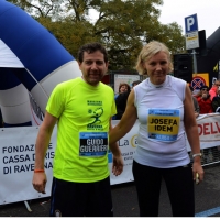 Foto Nicoloro G.   09/11/2014   Ravenna    Sedicesima edizione della \" Maratona Internazionale Ravenna Città d Arte \". nella foto l\' assessore allo Sport Guido Guerrieri e l\' olimpionica di canottaggio Josefa Idem, che hanno partecipato alla mezza maratona di 21,097 Km.