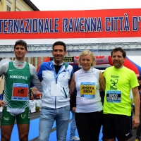 Foto Nicoloro G.   09/11/2014   Ravenna    Sedicesima edizione della \" Maratona Internazionale Ravenna Città d Arte \". nella foto da sinistra il campione mondiale di canottaggio Marcello Miani, l\' organizzatore della Maratona Stefano Righini, l\' olimpionica di canottaggio Josefa Idem, che hanno partecipato alla mezza maratona di 21,097 Km. e l\' assessore allo Sport Guido Guerrieri