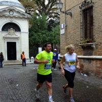 Foto Nicoloro G.   09/11/2014   Ravenna    Sedicesima edizione della " Maratona Internazionale Ravenna Città d Arte ". nella foto l' assessore allo Sport Guido Guerrieri e l' olimpionica di canottaggio Josefa Idem, che hanno partecipato alla mezza maratona di 21,097 Km.