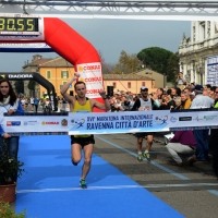 Foto Nicoloro G.   09/11/2014   Ravenna    Sedicesima edizione della " Maratona Internazionale Ravenna Città d Arte ". nella foto il vincitore Mikhail Bykov mentre taglia il traguardo.