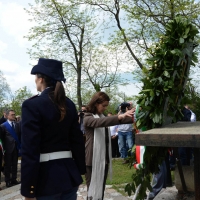 Foto Nicoloro G.   25/04/2014  Marzabotto ( Bologna )   Si celebra nella cittadina medaglia d' oro al Valore Militare la Festa della LIberazione con la partecipazione del presidente della Camera. nella foto il presidente della Camera Laura Boldrini rende onore al monumento alle vittime della strage.