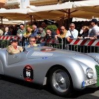 Foto Nicoloro G. 18/05/2012 Ravenna La 36° edizione del Rally 1000 Miglia, che conta la partecipazione di ben 382 auto storiche, passa da Ravenna per il controllo a timbro. nella foto Un auto partecipante