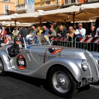 Foto Nicoloro G. 18/05/2012 Ravenna La 36° edizione del Rally 1000 Miglia, che conta la partecipazione di ben 382 auto storiche, passa da Ravenna per il controllo a timbro. nella foto Un auto partecipante