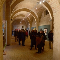 Foto Nicoloro G. 16/03/2013 Lugo di Romagna ( Ravenna ) Inaugurazione della mostra di pittura dal titolo ” Opere sacre di sabotaggio ” dell’ artista Gian Ruggero Manzoni che torna ad esporre, dopo cinque anni di assenza, nella sua città e nella prestigiosa sede delle ex Pescherie della Rocca. nella foto Quadri in esposizione e pubblico di visitatori 
