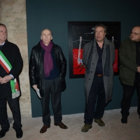 Foto Nicoloro G. 16/03/2013 Lugo di Romagna ( Ravenna ) Inaugurazione della mostra di pittura dal titolo ” Opere sacre di sabotaggio ” dell’ artista Gian Ruggero Manzoni che torna ad esporre, dopo cinque anni di assenza, nella sua città e nella prestigiosa sede delle ex Pescherie della Rocca. nella foto Raffaele Cortesi – Gian Ruggero Manzoni