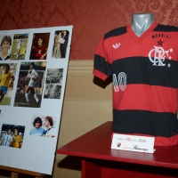 Foto Nicoloro G. 02/09/2013 San Giovanni Persiceto ( Bologna ) Inaugurazione della mostra ” I numeri 10 ” con cimeli, foto e maglie originali appartenute ai più rappresentativi calciatori che hanno ricoperto questo ruolo. nella foto Maglia di Zico