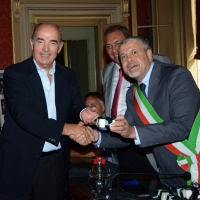 Foto Nicoloro G. 02/09/2013 San Giovanni Persiceto ( Bologna ) Inaugurazione della mostra ” I numeri 10 ” con cimeli, foto e maglie originali appartenute ai più rappresentativi calciatori che hanno ricoperto questo ruolo. nella foto Mario Corso – Renato Mazzuca  