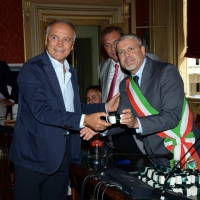 Foto Nicoloro G. 02/09/2013 San Giovanni Persiceto ( Bologna ) Inaugurazione della mostra ” I numeri 10 ” con cimeli, foto e maglie originali appartenute ai più rappresentativi calciatori che hanno ricoperto questo ruolo. nella foto Franco Colomba – Renato Mazzuca  