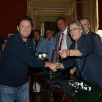 Foto Nicoloro G. 02/09/2013 San Giovanni Persiceto ( Bologna ) Inaugurazione della mostra ” I numeri 10 ” con cimeli, foto e maglie originali appartenute ai più rappresentativi calciatori che hanno ricoperto questo ruolo. nella foto Giuseppe Signori – Marco Dall' Olio  