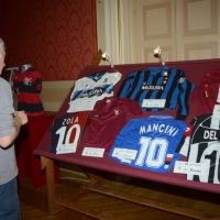 Foto Nicoloro G. 02/09/2013 San Giovanni Persiceto ( Bologna ) Inaugurazione della mostra ” I numeri 10 ” con cimeli, foto e maglie originali appartenute ai più rappresentativi calciatori che hanno ricoperto questo ruolo. nella foto Bacheca con maglie di numeri 10 famosi     