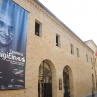 Foto Nicoloro G. 27/09/2011 Ravenna E’ stata inaugurata, sotto il patrocinio della Presidenza della Repubblica e della Banca d’ Italia, la mostra ” L’ eredita’ di Luigi Einaudi. La nascita dell’ Italia repubblicana e la costruzione dell’ Europa “, che ripercorre la vita del grande statista. nella foto Ingresso ai Chiostri Francescani