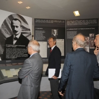 FFoto Nicoloro G. 27/09/2011 Ravenna E’ stata inaugurata, sotto il patrocinio della Presidenza della Repubblica e della Banca d’ Italia, la mostra ” L’ eredita’ di Luigi Einaudi. La nascita dell’ Italia repubblicana e la costruzione dell’ Europa “, che ripercorre la vita del grande statista. nella foto Visitatori in una sala della mostra