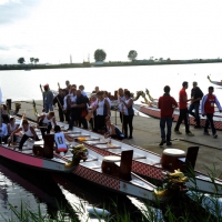 Foto Nicoloro G.  02/09/2014   Ravenna   Nona edizione dell' IDBF,  Campionati Mondiali per club di di Dragon Boat. Partecipano 27 nazioni, 5300 atleti, 129 club che gareggeranno nelle tre categorie Open maschili, femminili e misti. nella foto equipaggi all' imbarco.