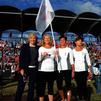 Foto Nicoloro G.  02/09/2014   Ravenna   Nona edizione dell' IDBF,  Campionati Mondiali per club di di Dragon Boat. Partecipano 27 nazioni, 5300 atleti, 129 club che gareggeranno  nelle tre categorie Open maschili, femminili e misti. nella foto da sinistra la campionessa olimpica di canoa Josefa Idem, madrina dell' evento e portavoce dell' associazione Linea Rosa di Ravenna e la presidente di Linea Rosa Alessandra Bagnara.