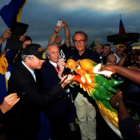 Foto Nicoloro G.  02/09/2014   Ravenna   Nona edizione dell\' IDBF,  Campionati Mondiali per club di di Dragon Boat. Partecipano 27 nazioni, 5300 atleti, 129 club che gareggeranno nelle tre categorie Open maschili, femminili e misti. nella foto tra gli altri a sinistra l\' ambasciatore dell\' Australia Mike Rann e il presidente della Federazione Internazionale Dragon Boat Mike Haslam eseguono il rito di accensione degli occhi dei draghi, prima chiusi, dipingendo di nero le pupille.
