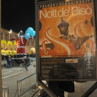 Foto Nicoloro G. 05/01/2011 Faenza (RA) Si e’ svolta nella cittadina romagnola la tradizionale ” Nott de biso’ “, dove il biso’ e’ il vin brule’, che ha il suo clou alla mezzanotte con lo spettacolare falo’ del Niballo. Il Niballo e’ il grande fantoccio raffigurante Annibale che simboleggia le avversita’ e con il suo rogo vengono bruciate tutte le avversita’ dell’ anno appena passato. Un rito quindi purificatorio e propiziatorio accompagnato da libagioni a base di salsicce, piadine e vin brule’. nella foto Il manifesto dell' evento