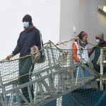 Foto Nicoloro G.   03/01/2024   Porto Corsini - Ravenna   Ha attraccato nel porto di Ravenna la nave di Medici senza Frontiere Geo Barents con a bordo 336 migranti. Di questi 229 sono uomini, 3 donne e 34 minori di cui 27 non accompagnati. Provenienti da diversi paesi, come Pakistan, Eritrea, Egitto, Yemen, Siria e anche Palestina, verrano ripartiti equamente, secondo un piano del Viminale, tra Lombardia, Toscana ed Emilia-Romagna. nella foto un momento dello sbarco dei migranti.