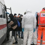 Foto Nicoloro G.   03/01/2024   Porto Corsini - Ravenna   Ha attraccato nel porto di Ravenna la nave di Medici senza Frontiere Geo Barents con a bordo 336 migranti. Di questi 229 sono uomini, 3 donne e 34 minori di cui 27 non accompagnati. Provenienti da diversi paesi, come Pakistan, Eritrea, Egitto, Yemen, Siria e anche Palestina, verrano ripartiti equamente, secondo un piano del Viminale, tra Lombardia, Toscana ed Emilia-Romagna. nella foto i migranti vengono fatti salire su un pulmino della Croce Rossa per essere trasferiti al palazzetto dello Sport dove verranno sottoposti alle prime pratiche di assistenza medica ed identificazione.
