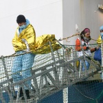 Foto Nicoloro G.   03/01/2024   Porto Corsini - Ravenna   Ha attraccato nel porto di Ravenna la nave di Medici senza Frontiere Geo Barents con a bordo 336 migranti. Di questi 229 sono uomini, 3 donne e 34 minori di cui 27 non accompagnati. Provenienti da diversi paesi, come Pakistan, Eritrea, Egitto, Yemen, Siria e anche Palestina, verrano ripartiti equamente, secondo un piano del Viminale, tra Lombardia, Toscana ed Emilia-Romagna. nella foto un momento dello sbarco dei migranti.