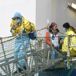 Foto Nicoloro G.   03/01/2024   Porto Corsini - Ravenna   Ha attraccato nel porto di Ravenna la nave di Medici senza Frontiere Geo Barents con a bordo 336 migranti. Di questi 229 sono uomini, 3 donne e 34 minori di cui 27 non accompagnati. Provenienti da diversi paesi, come Pakistan, Eritrea, Egitto, Yemen, Siria e anche Palestina, verrano ripartiti equamente, secondo un piano del Viminale, tra Lombardia, Toscana ed Emilia-Romagna. nella foto un momento dello sbarco dei migranti.