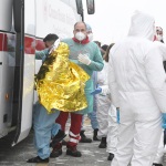 Foto Nicoloro G.   03/01/2024   Porto Corsini - Ravenna   Ha attraccato nel porto di Ravenna la nave di Medici senza Frontiere Geo Barents con a bordo 336 migranti. Di questi 229 sono uomini, 3 donne e 34 minori di cui 27 non accompagnati. Provenienti da diversi paesi, come Pakistan, Eritrea, Egitto, Yemen, Siria e anche Palestina, verrano ripartiti equamente, secondo un piano del Viminale, tra Lombardia, Toscana ed Emilia-Romagna. nella foto i migranti vengono fatti salire su un pulmino della Croce Rossa per essere trasferiti al palazzetto dello Sport dove verranno sottoposti alle prime pratiche di assistenza medica ed identificazione.