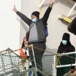 Foto Nicoloro G.   03/01/2024   Porto Corsini - Ravenna   Ha attraccato nel porto di Ravenna la nave di Medici senza Frontiere Geo Barents con a bordo 336 migranti. Di questi 229 sono uomini, 3 donne e 34 minori di cui 27 non accompagnati. Provenienti da diversi paesi, come Pakistan, Eritrea, Egitto, Yemen, Siria e anche Palestina, verrano ripartiti equamente, secondo un piano del Viminale, tra Lombardia, Toscana ed Emilia-Romagna. nella foto un gesto di gioia ed esultanza per avercela fatta.