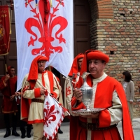 Foto Nicoloro G.   13/09/2015   Ravenna   Nell\' ambito delle celebrazioni per il 750Â° dalla nascita del Sommo Poeta si e\' svolta la tradizionale offerta dell\' olio per la lampada che arde nel sepolcro di Dante da parte del Comune di Firenze. nella foto l\' ampolla contenente l\' olio che alimenta la lampada che arde nella tomba del Sommo Poeta.