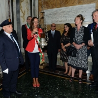 Foto Nicoloro G.   13/09/2015   Ravenna   Nell\' ambito delle celebrazioni per il 750Â° dalla nascita del Sommo Poeta si e\' svolta la tradizionale offerta dell\' olio per la lampada che arde nel sepolcro di Dante da parte del Comune di Firenze. nella foto l\' assessore del Comune di Firenze Sara Funaro accende la lampada che ardera\' giorno e notte fino alla cerimonia dell\' anno prossimo.