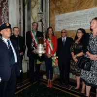 Foto Nicoloro G.   13/09/2015   Ravenna   Nell\' ambito delle celebrazioni per il 750Â° dalla nascita del Sommo Poeta si e\' svolta la tradizionale offerta dell\' olio per la lampada che arde nel sepolcro di Dante da parte del Comune di Firenze. nella foto alla presenza delle autoritaÃ¬ civili e religiose si e\' compiuto il rito dell\' accensione della lampada nella tomba di Dante.