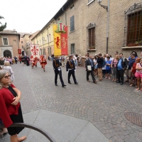 Foto Nicoloro G. 08/09/2013 Ravenna Tra le varie celebrazioni per il 692esimo anniversario della morte di Dante Alighieri anche la tradizionale offerta da parte del Comune di Firenze dell’ olio che alimenta la lampada nella tomba del Sommo Poeta. nella foto Il corteo con l'ampolla con l'olio verso la Tomba di Dante